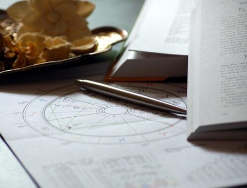 Astrologens arbejdsproces fra forberedelse til tolkning